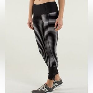 Lululemon Runday Crop (First Release)
Parallel Stripe Black White / Black Size 6